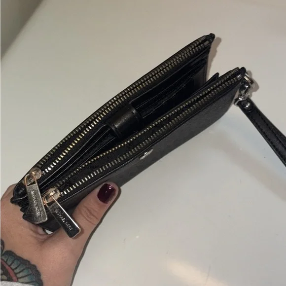 MK wallet/wristlet - Picture 4 of 4